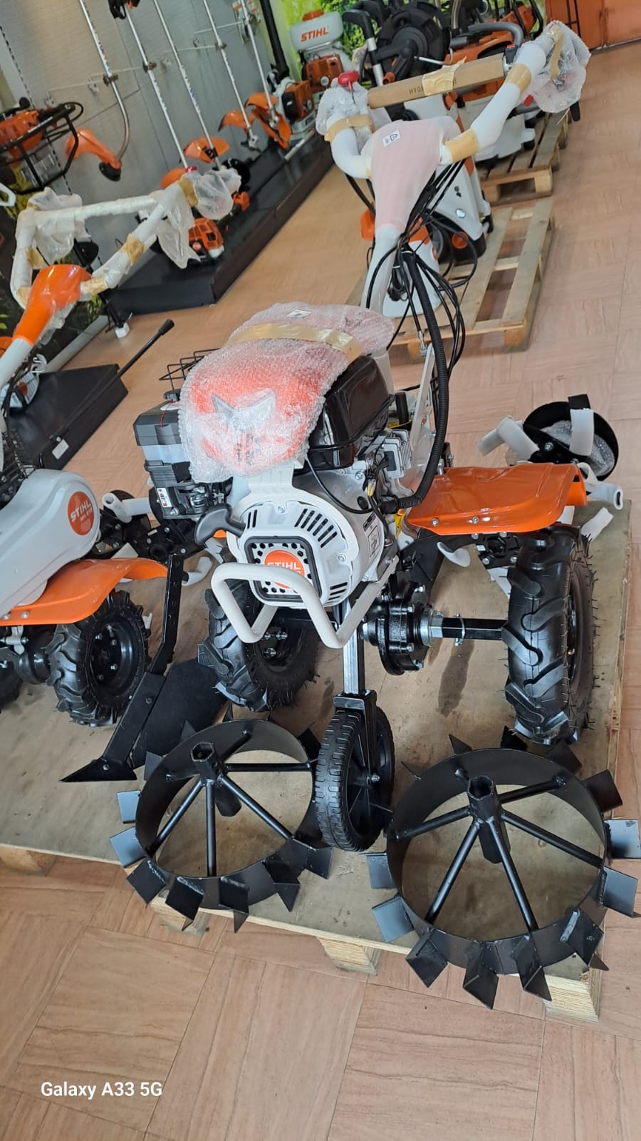 Powerful STIHL EHC 700 engine for particularly tough tilling, mowing and weeding jobs