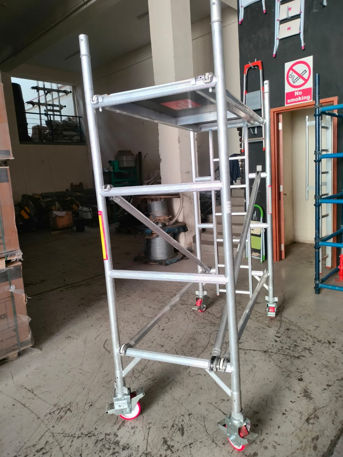 ASCEND Aluminium Scaffold Ladder - Mobile scaffold tower with lockable castor wheels