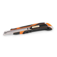 Professional Snap-Off Knife With 3 Pc Spare Blades