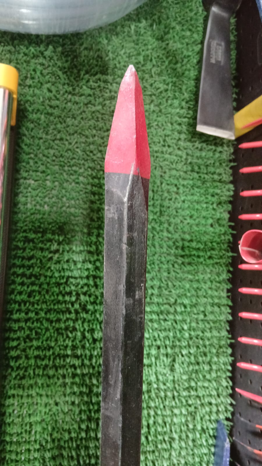 Chisel Digging Bar – Double-Ended (Point & Chisel)