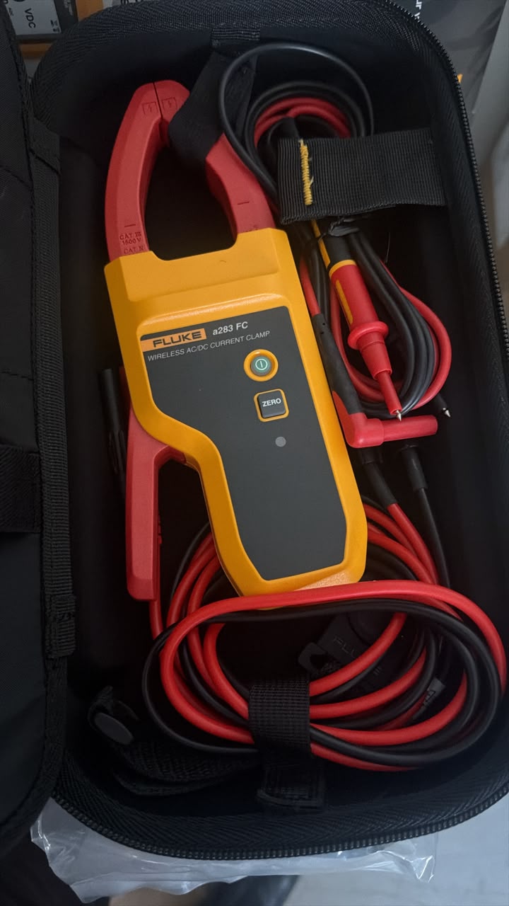 Fluke a283 FC wireless current clamp in open carry case with test leads
