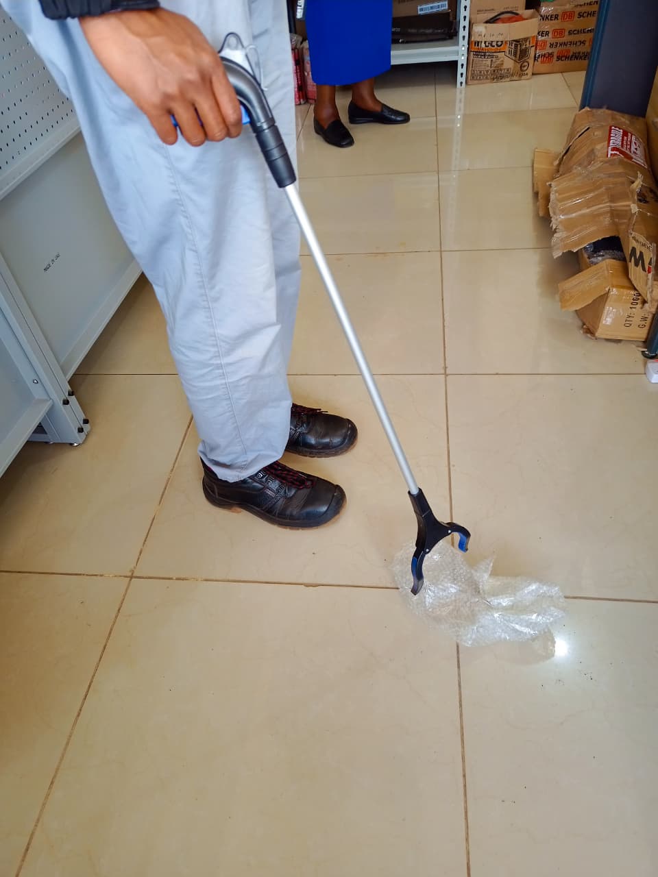 Faithfull Litter Grabber Reacher Tool 32 inch full length view