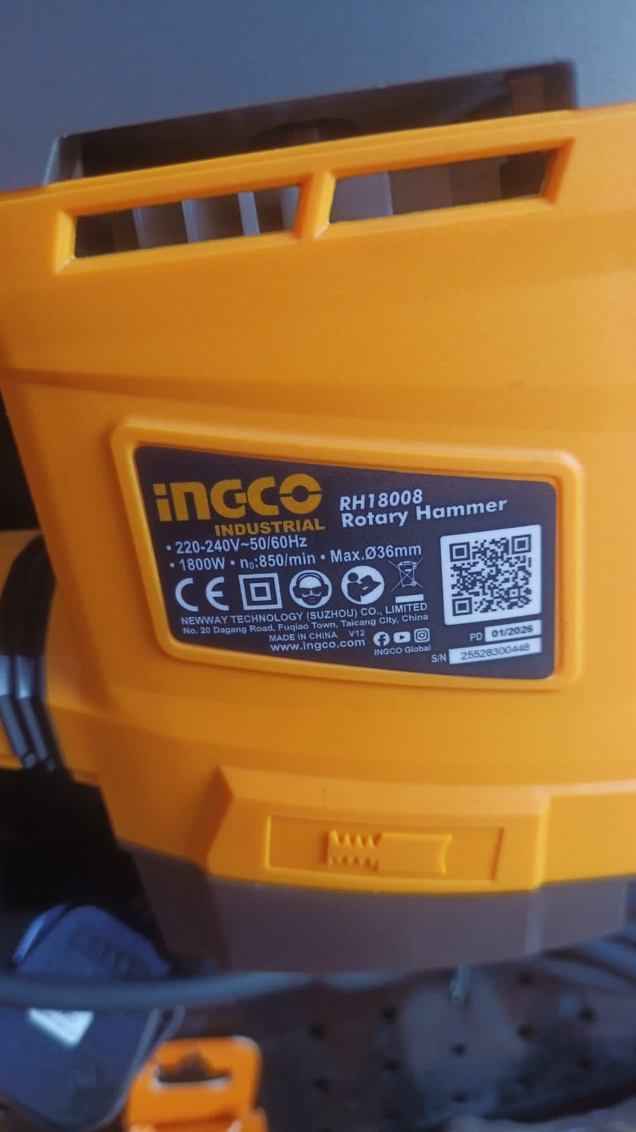 INGCO RH18008 label showing 1800W, 220–240V, 850 rpm and maximum 36 mm drilling diameter