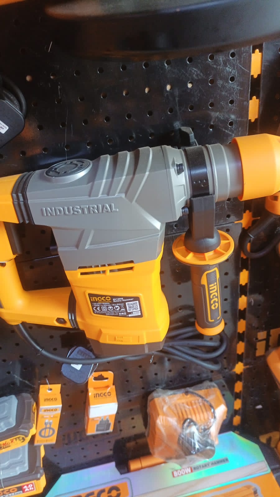 INGCO Industrial rotary hammer with auxiliary side handle and power cord