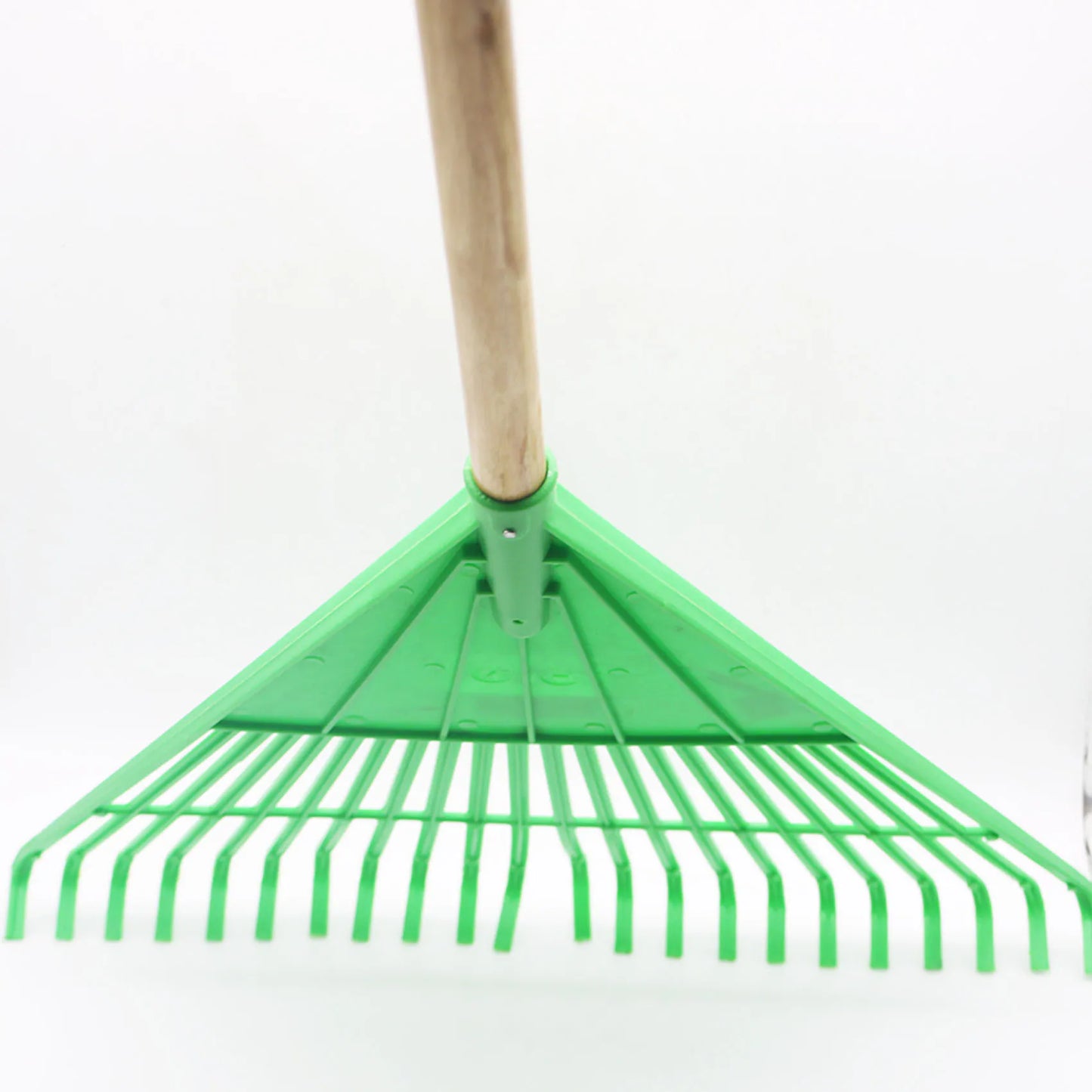 BrazTool Plastic Leaf Rake /w Handle