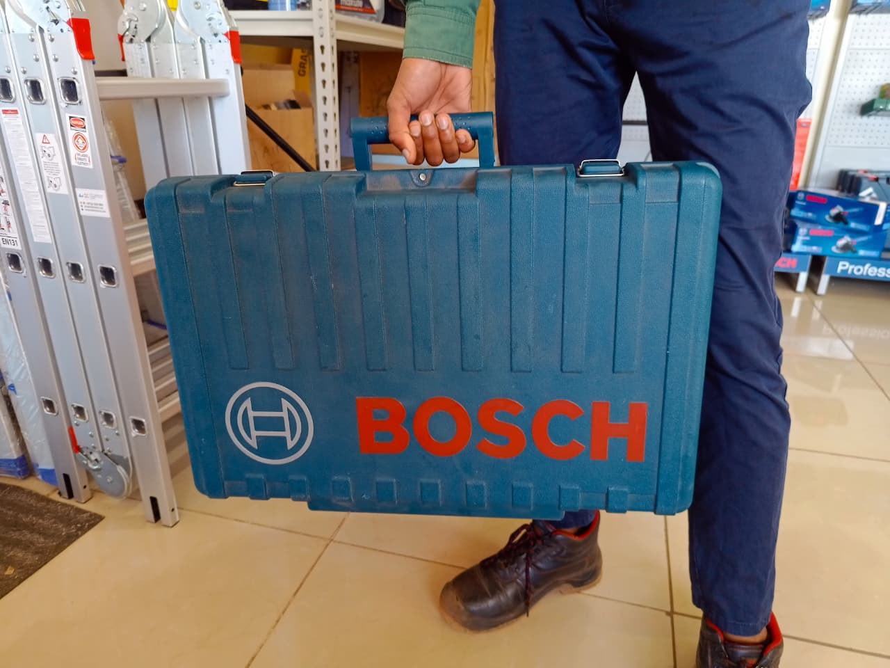 Bosch GSH 11 E demolition hammer in carry case