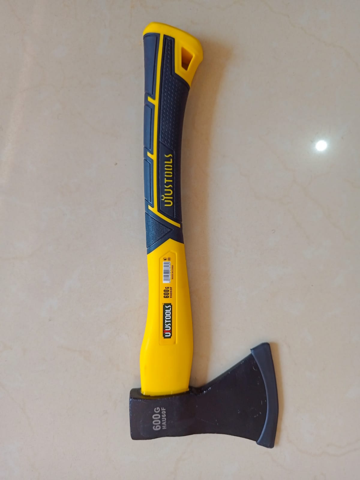 Uyustool 600g Axe with yellow and black fibreglass handle - HAU60F