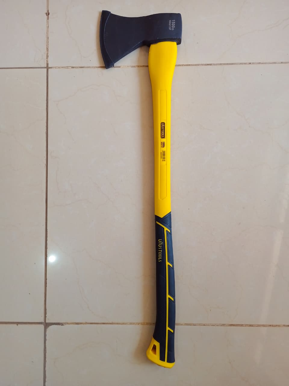 Uyustool 1500g Heavy Duty Felling Axe with yellow fibreglass handle