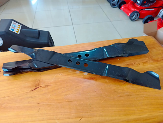 Blade for Honda Lawn Mower HL224 GXV 160 5.5HP - flat lay